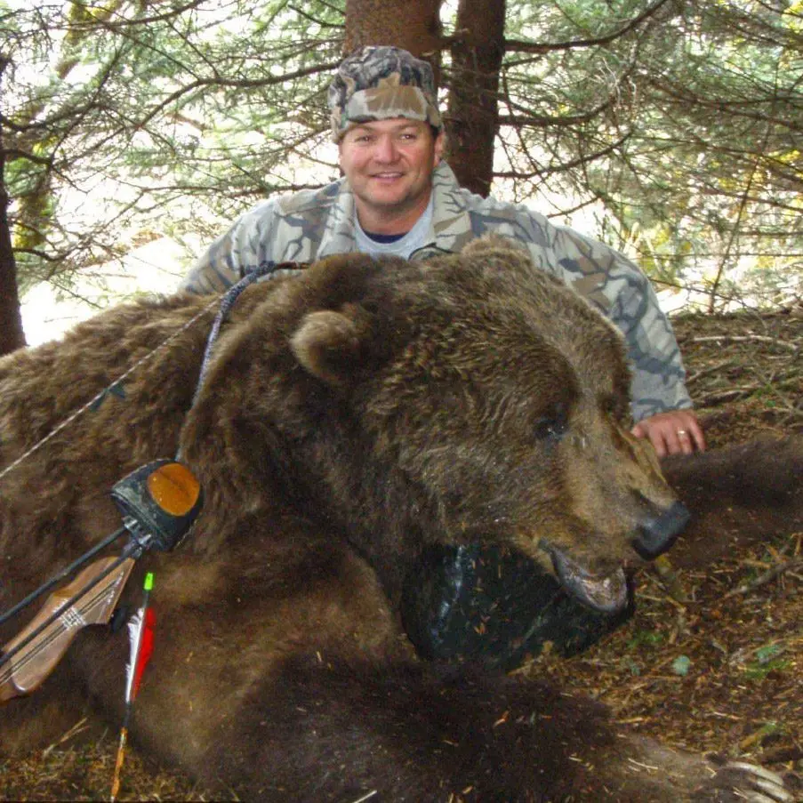 Julian Salutegui Brown Bear ALaska Afognak Archery Recurve AFWL » Outdoors International Julian Salutegui with a giant archery brown bear