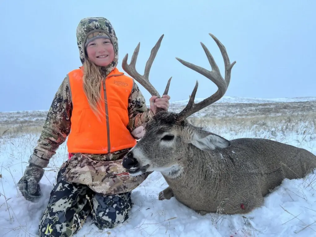 MBGO2-Montana-Whitetail-Deer-Hunts-Bailey-1270x953 » Outdoors International Eastern Montana whitetail hunting in the Badlands.