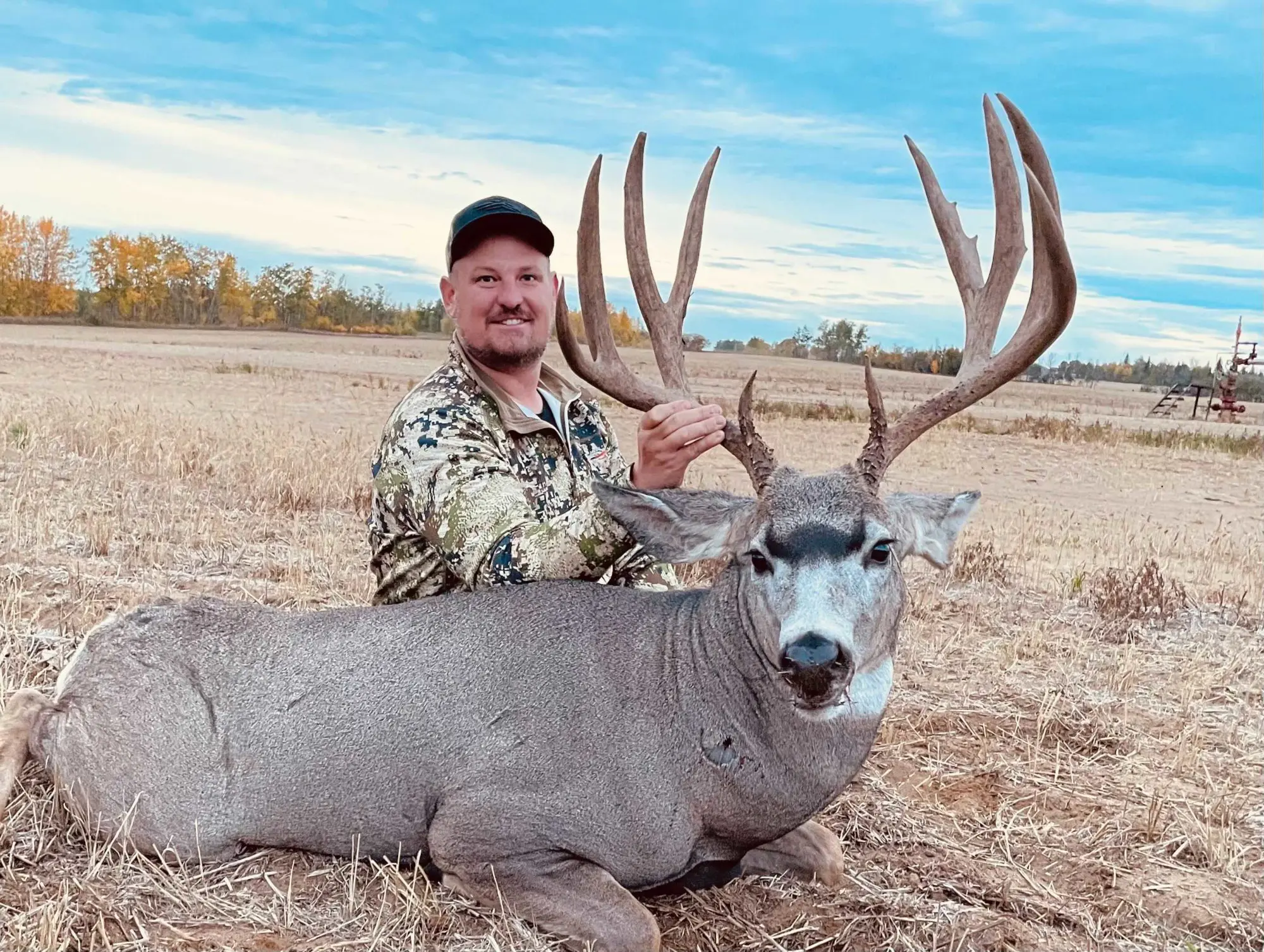 John Neilson Alberta Mule Deer LO Legend Outfitting » Outdoors International Alberta Mule Deer Hunt Report by John Neilson