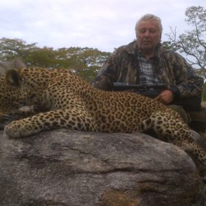 leopard hunting in mozambique