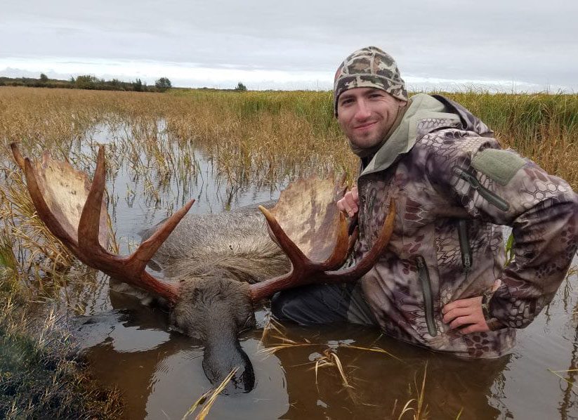Kyle hanson moose client RAA diy alaska » Outdoors International Kyle Hanson with the bull that started his moose hunting addiction.