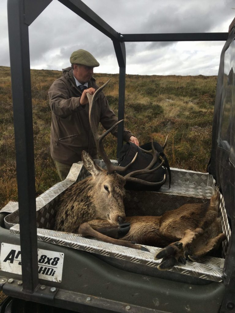 Loading a Scotland red stag in the Argo