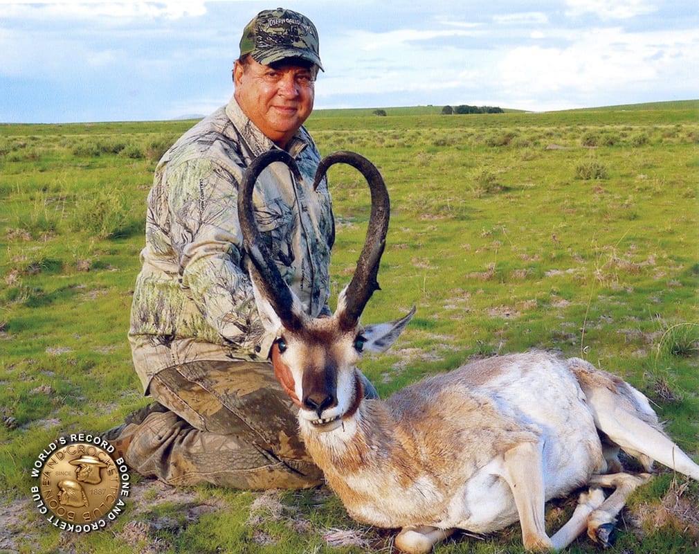 The left horn of the new record antelope measures 18 4/8 inches, and the right horn measures 18 3/8 inches. The prongs measure 7 inches on the right and 6 5/8 inches on the left. Gallo is no stranger to the record books. In addition to the world record, he has killed the top three pronghorns in New Mexico.