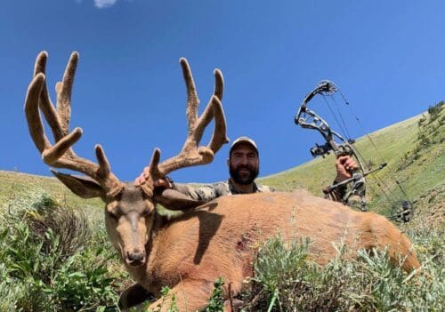 Andrew-Kissel-Client-Utah-Archery-Mule-Deer-RKHC-3 » Outdoors International AJ Kissel with his amazing archery Utah buck.