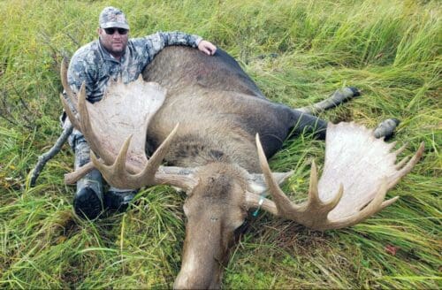Clint Stephenson, Alaska Moose Client RAA » Outdoors International Clint with a giant bull moose