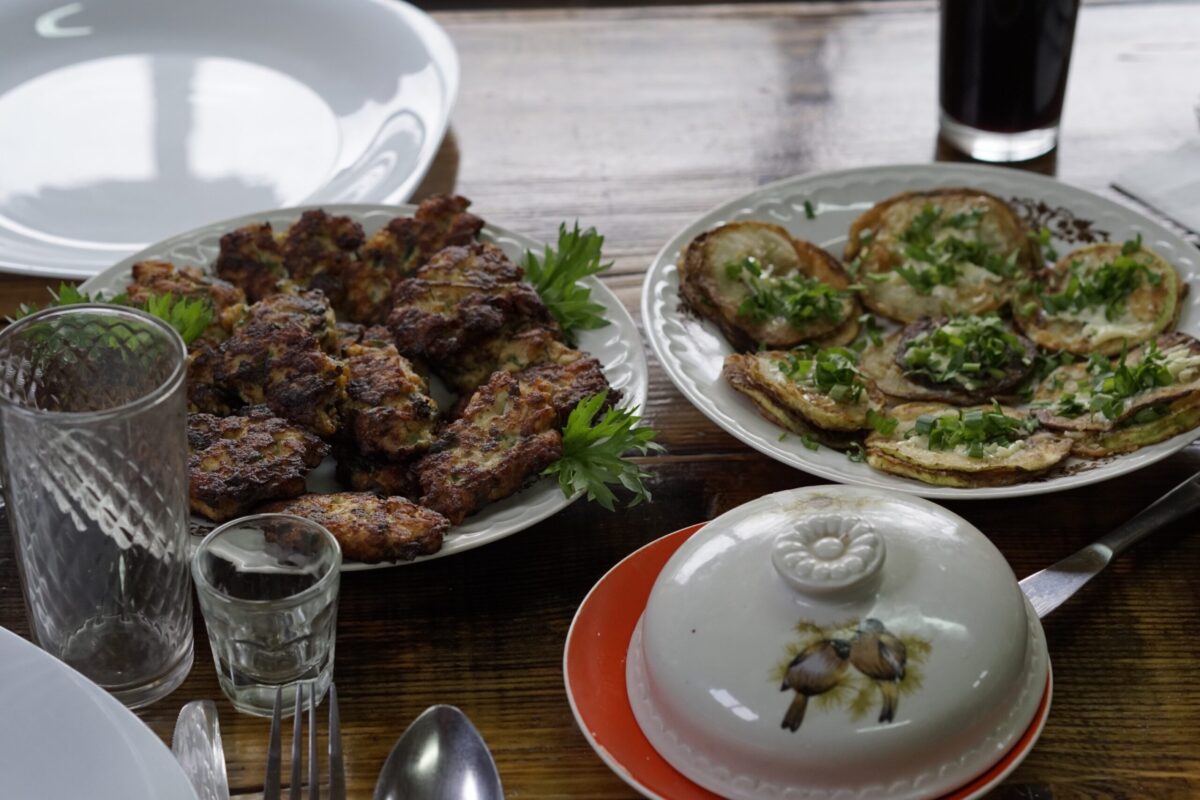 Kamchatka Fishing Lodge Meals Ozerna River BOK » Outdoors International The dining facility is great and your home when you’re not out on the river.