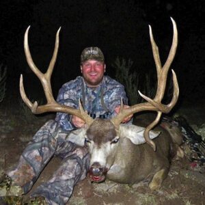 Bow hunters can hunt the big mule deer bucks that live in our limited draw areas in north central Arizona starting in August and September or come hunt during the rut in December and January.
