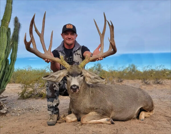 Trophy Sonora, Mexico mule deer hunting with Outdoors International Premier Outfitters