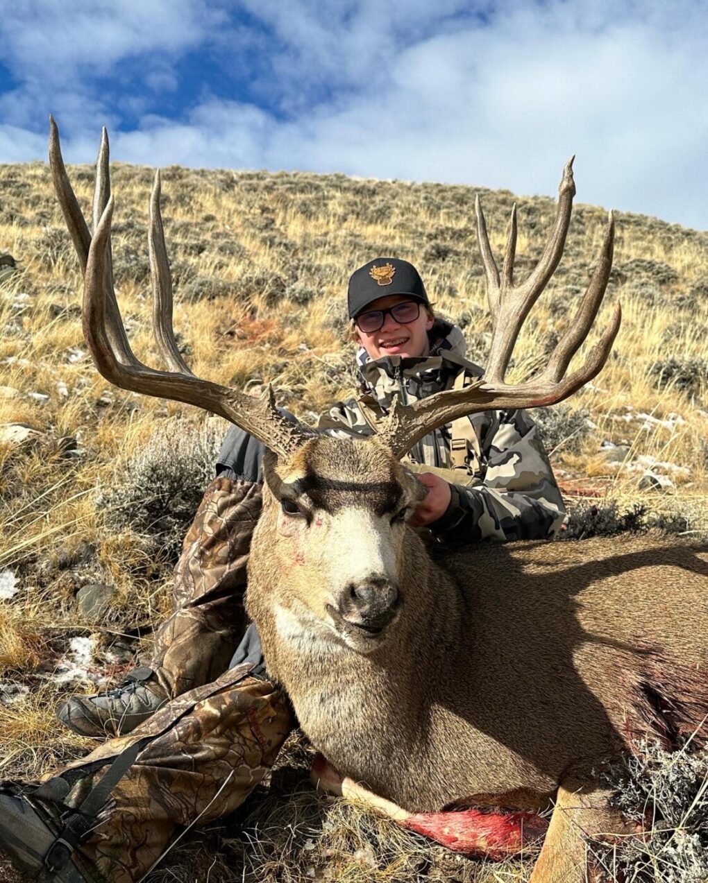 Lodge based mule deer hunting in Wyoming