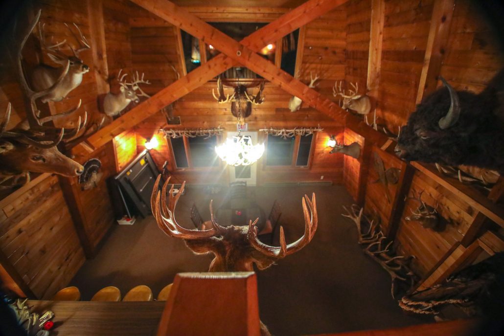 Elk hunting lodges