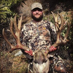 In 2019, Chris booked an elk/mule deer combo hunt with us in Idaho. In his own words “This was primarily an elk hunt, but it turned mule deer hunt in a hurry. Day one finding him in the middle of the day at the top of a drainage with a pile of does.”