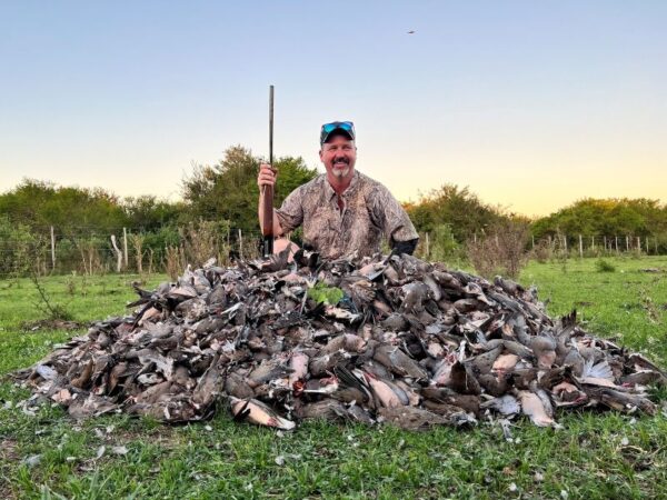 Located in the heart of Argentina, also known as the dove hunting capital of the world, our hunting lodge offers a more than beautiful location, unlimited, high volume dove shooting year round combined with superb hospitality and affordable dove hunting prices