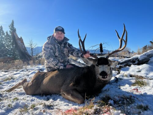 Outdoors International client Andrew with a great Frank Church, Idaho mule deer.