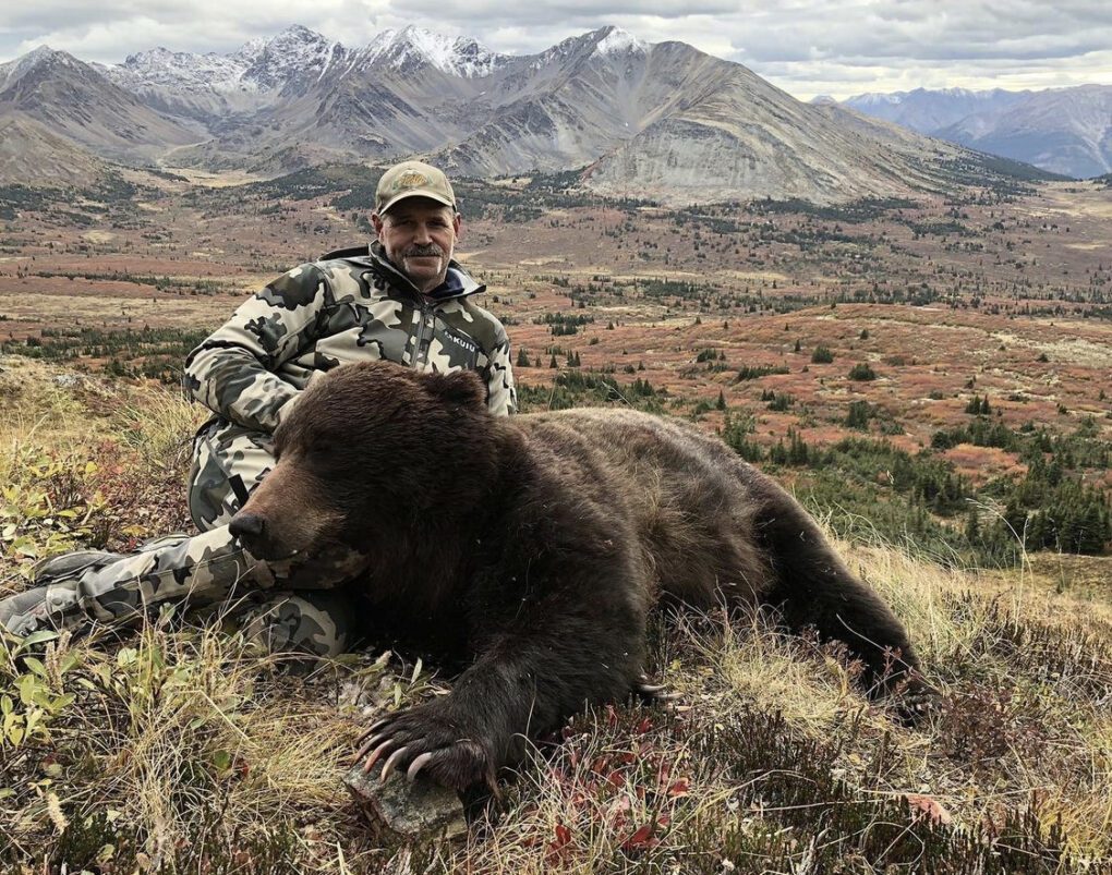BBCB6 Yukon Grizzly Bear Outdoors-International-Yukon-Canada-Best-Grizzly-Bear-Outfitter_0080 » Outdoors International Mountain Grizzly in the Yukon have almost no hunting pressure and are either hunted as single species in both the Fall or Spring but typically hunted as a combination hunt during fall hunts, in the spring they are river hunted or backpack hunted.