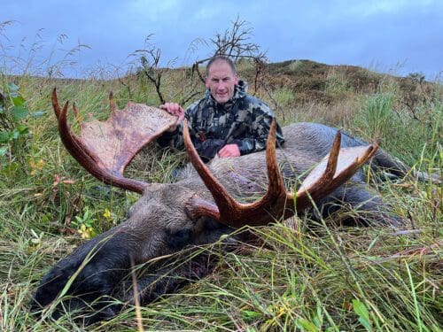 Tim Logue Client Alaska DIY Moose RAA 2024 » Outdoors International Tim Logue with his DIY Alaska bull.