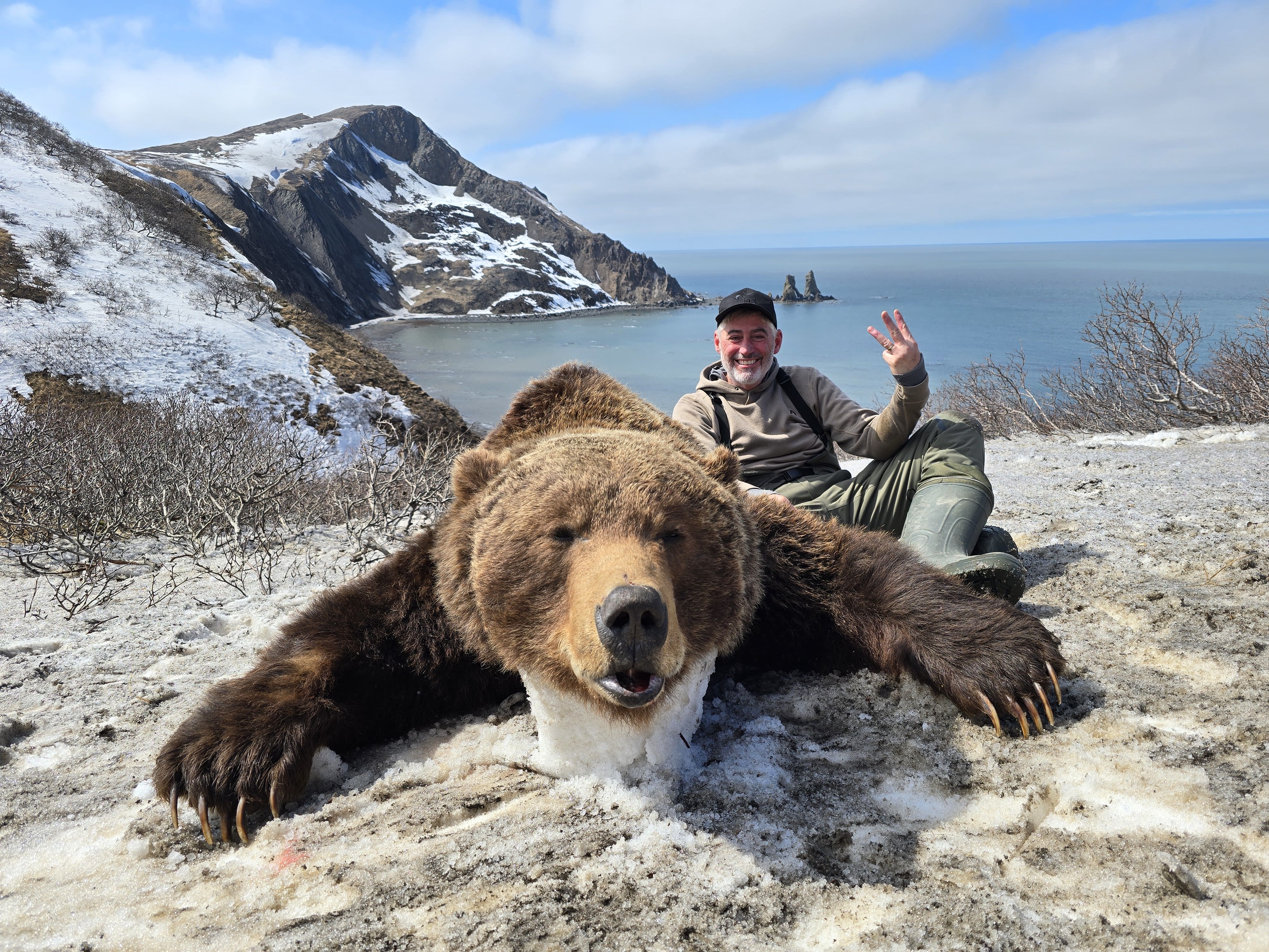 OI Client with his third giant Kamchatka brown bear