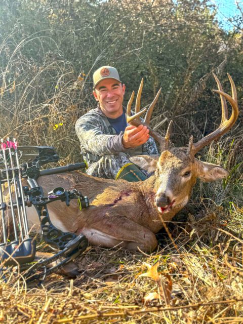 OI client with a nice archery Iowa buck.